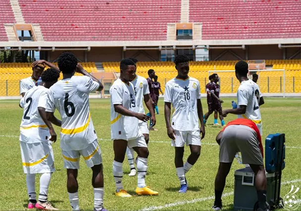 Black Galaxies Cruise Past Heart Of Lions In Dominant Friendly Display