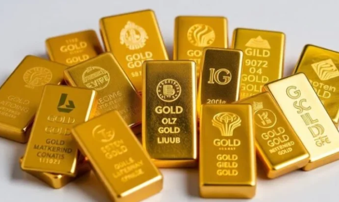 Gold Steadies Above $4,600 as Dollar Weakens