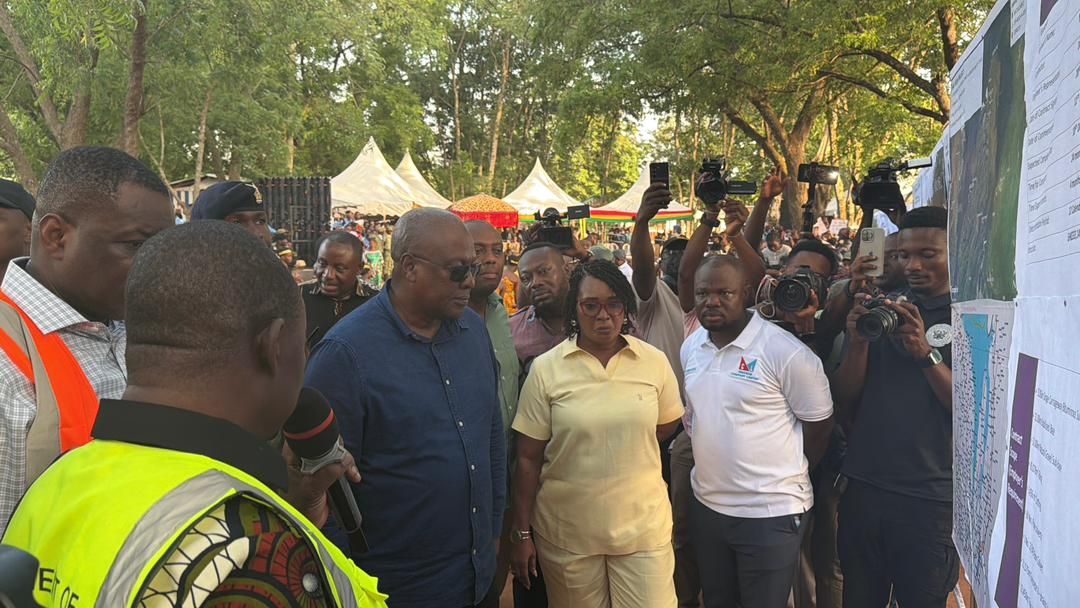 President Mahama praises Mmanab Company for racing ahead on Akosombo–Gyakiti–Kudikope road without payment
