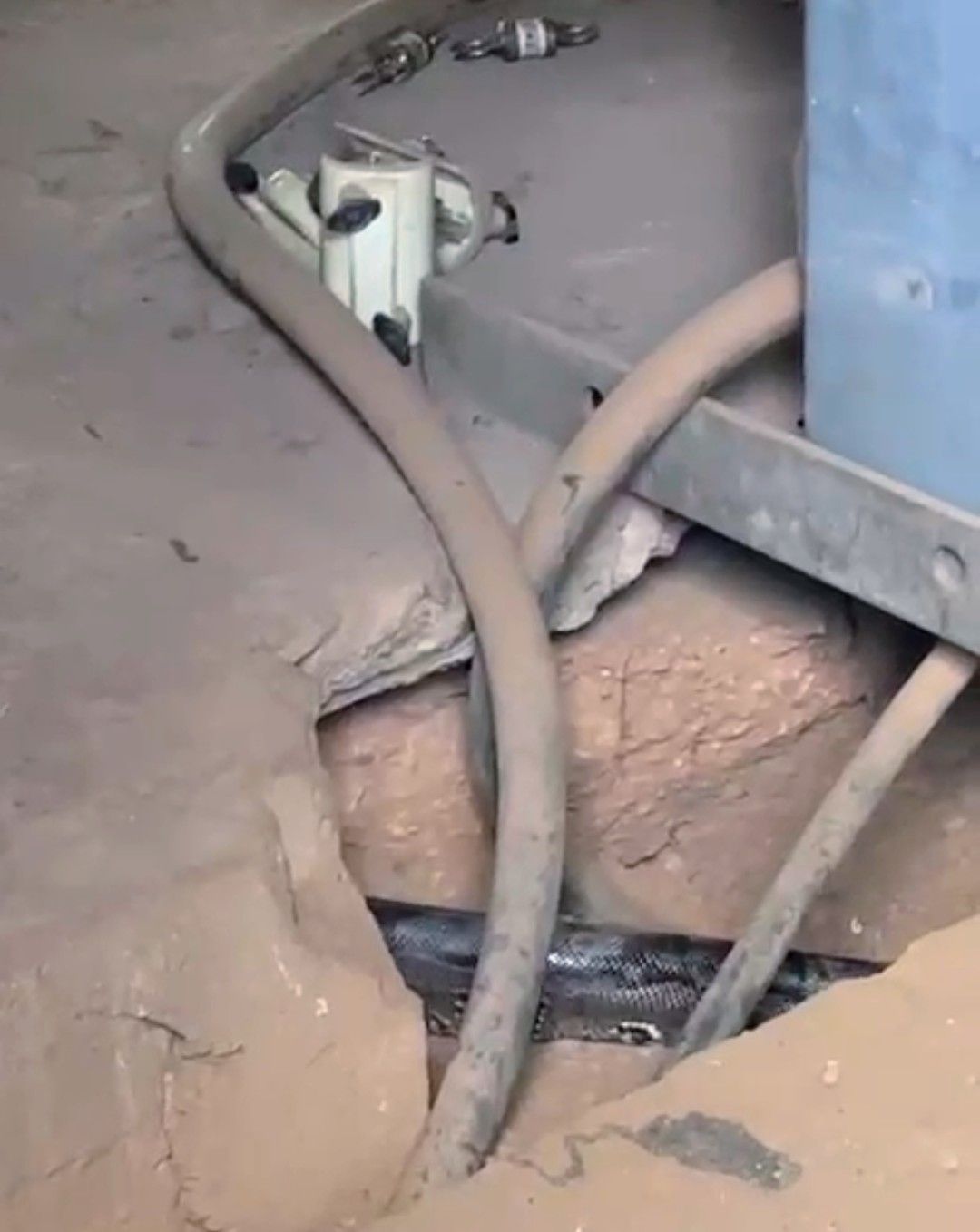 A/R: ECG staff risk their lives to restore power to Ahodwo residents despite threats from python