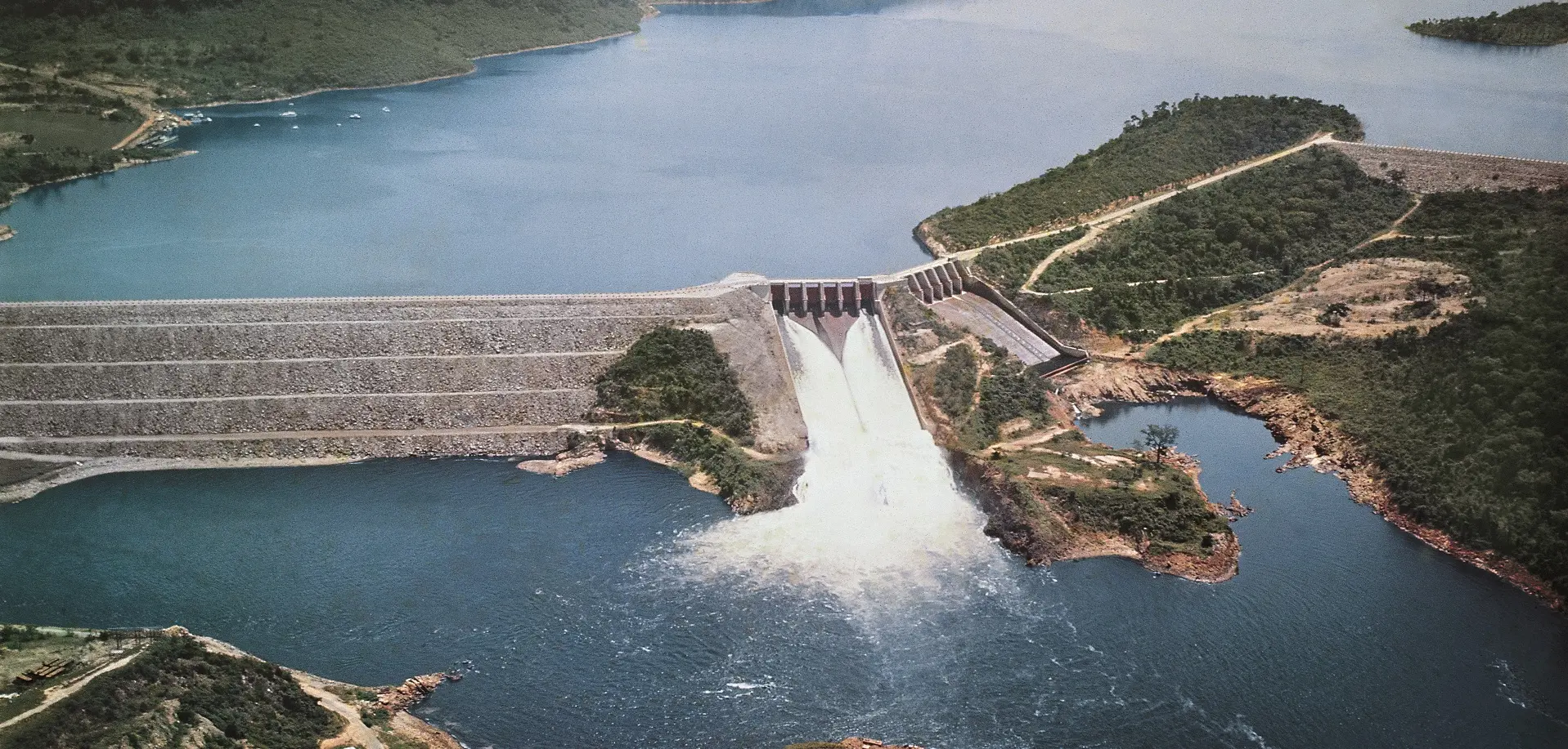 Akosombo Dam shuts down completely after GRIDCo substation fire – Ministry of Energy