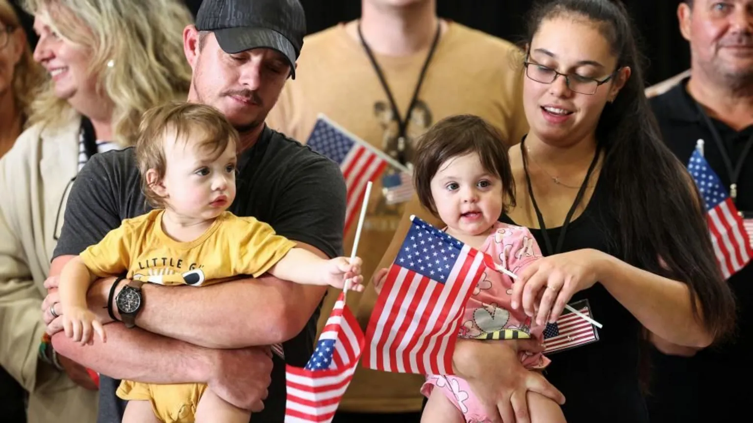 Trump poised to expand refugee program for white South Africans