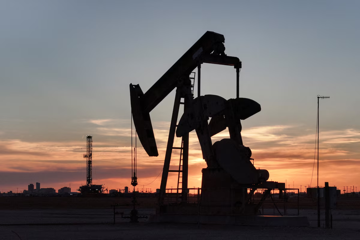 Oil prices rise by $1 as investors weigh Middle East peace prospects