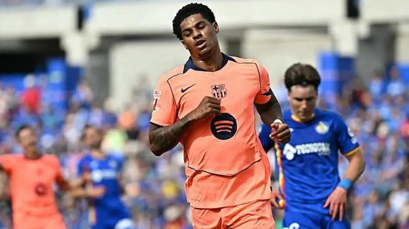 Rashford scores as Barca close in on La Liga title